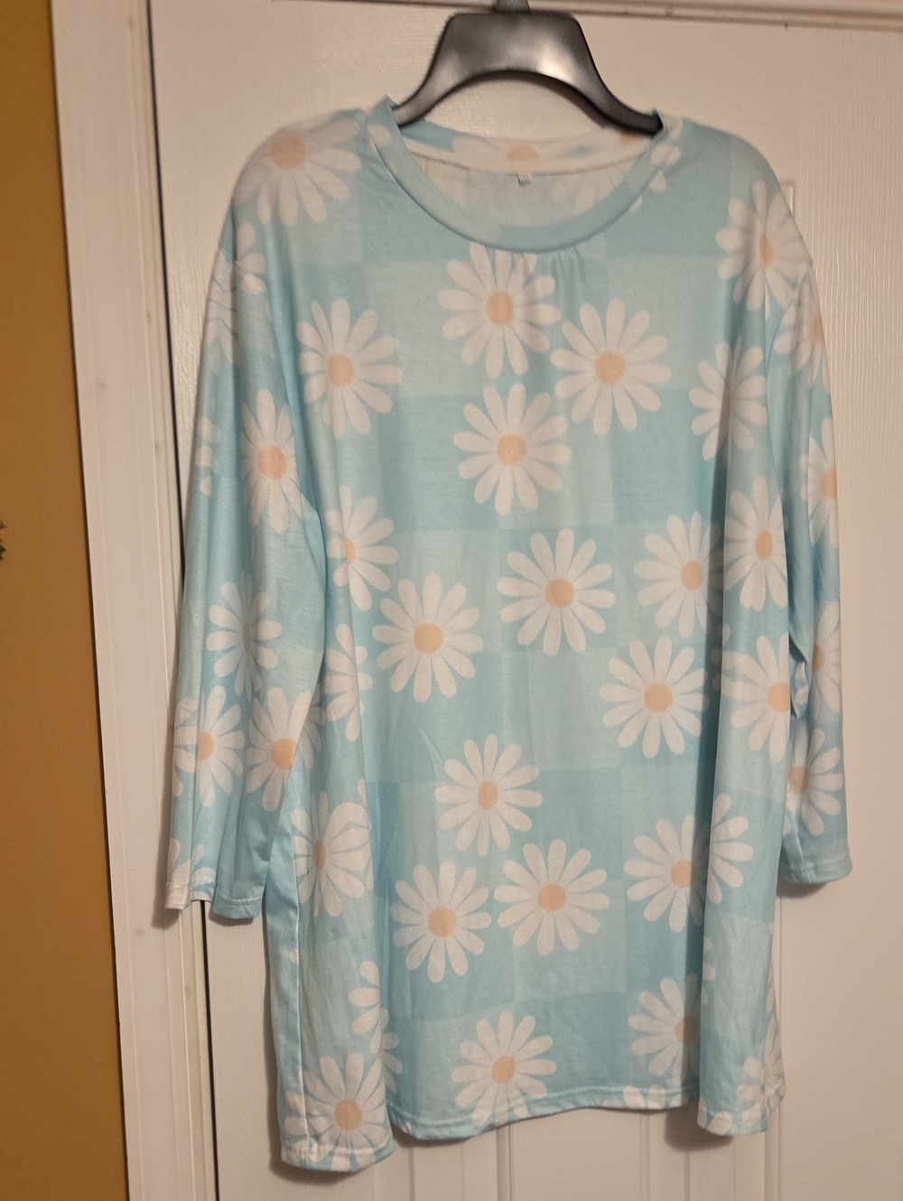 Light Blue Daisy Print 3/4 Sleeve Top